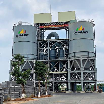 about-hoang-son-back